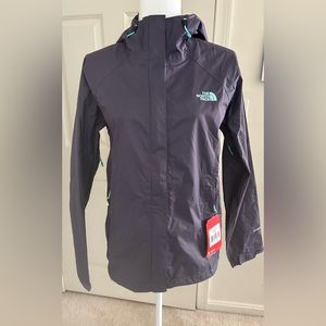 Brand New Women’s Northface windbreaker jacket.  Size Medium with hood.